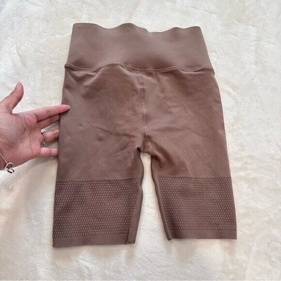 Fabletics SculptKnit High-Waisted Short in Dark Warm Grey Size Small - Picture 4 of 12